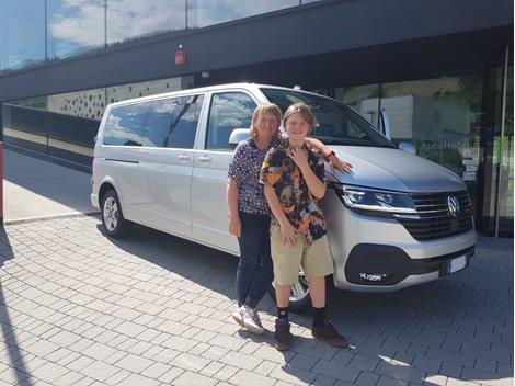 vw-caravelle-gl064vv-esther-mit-sohn-matthias-neues-mietauto